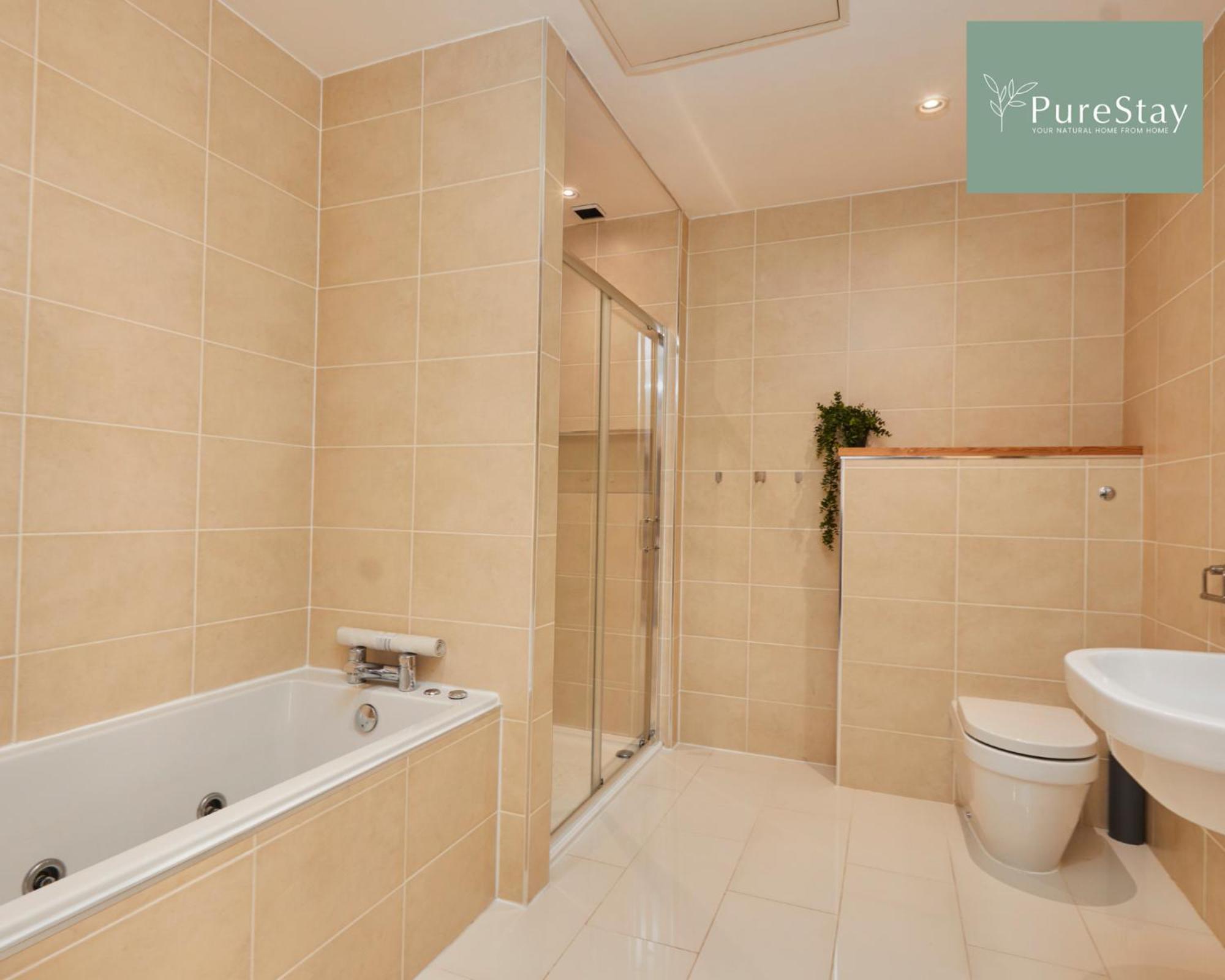 Superb House Manchester Near Etihad With Free Parking Sleeps 8 מראה חיצוני תמונה