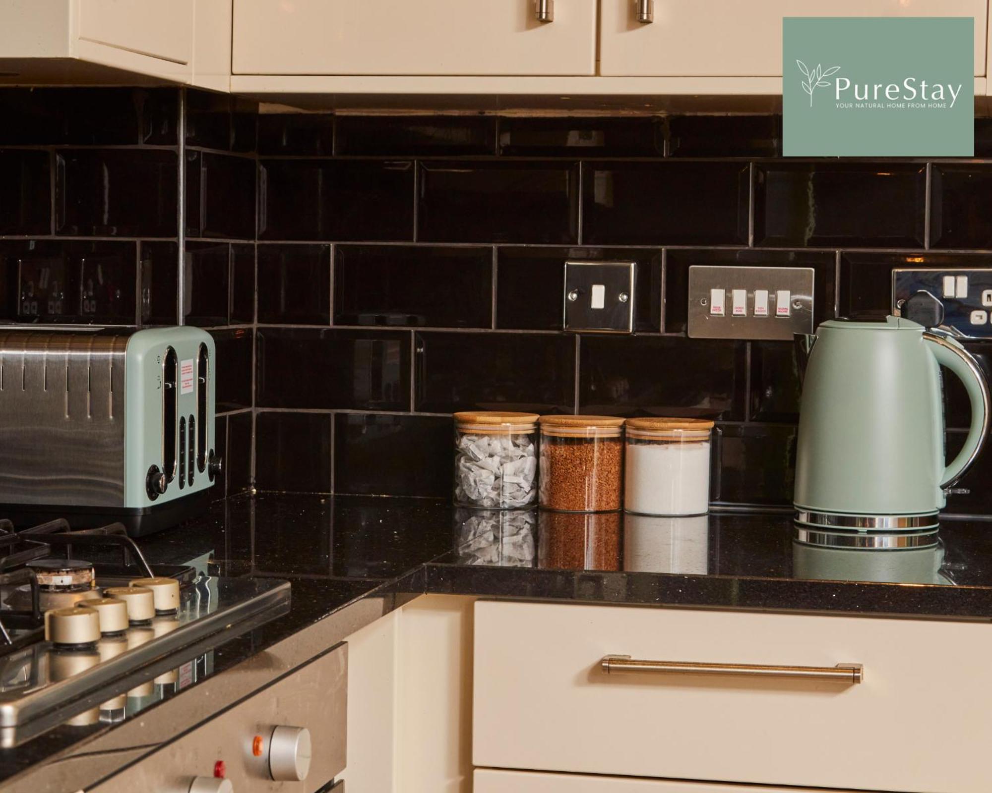 Superb House Manchester Near Etihad With Free Parking Sleeps 8 מראה חיצוני תמונה